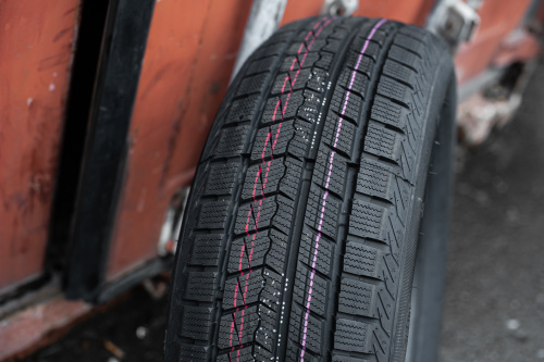 фото протектора и шины ICEPIONEER 868 Шина ZMAX ICEPIONEER 868 235/45 R18 98H