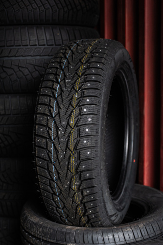 фото протектора и шины WINTERNOVA STUD III Шина ZMAX WINTERNOVA STUD III 245/75 R16 120/116Q