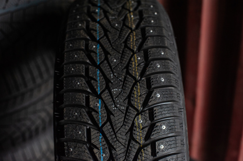 фото протектора и шины WINTERNOVA STUD III Шина ZMAX WINTERNOVA STUD III 235/65 R16C 121/119R